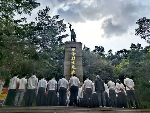 广东近28万人次前往烈士陵园祭扫，1600余名烈属千里圆梦 | 广东英烈网
