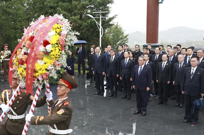 李强凭吊中国人民志愿军烈士